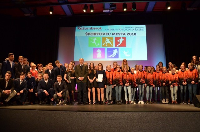 Fotogaléria Vyhlásenie športovcov mesta Ružomberok za rok 2018 , medzi najlepšími N. Puchovanová , M. Hodor, A. Kováčová , D. Jahoda, B. Hatala , družstvá ženy, juniorky , st. žiaci, A.Kánová gratulujeme !!! https://www.mtr.sk/videoarchiv/2019-03-25_SPRAVY_080_Sp (5) Vyhlásenie športovcov mesta Ružomberok za rok 2018 , medzi najlepšími N. Puchovanová , M. Hodor, A. Kováčová , D. Jahoda, B. Hatala , družstvá ženy, juniorky , st. žiaci, A.Kánová gratulujeme !!! https://www.mtr.sk/videoarchiv/2019-03-25_SPRAVY_080_Sp