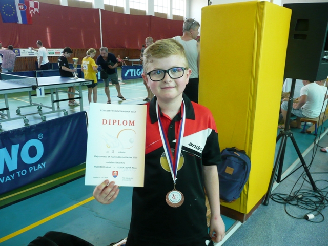 Fotogaléria MSR najmladšie žiactvo Valaliky 15. - 16. 2019 , bronz v mixe pre J. Holubčíka , dvojhra a štvorhra štvrťfinále , gratulujeme ! (2) MSR najmladšie žiactvo Valaliky 15. - 16. 2019 , bronz v mixe pre J. Holubčíka , dvojhra a štvorhra štvrťfinále , gratulujeme !
